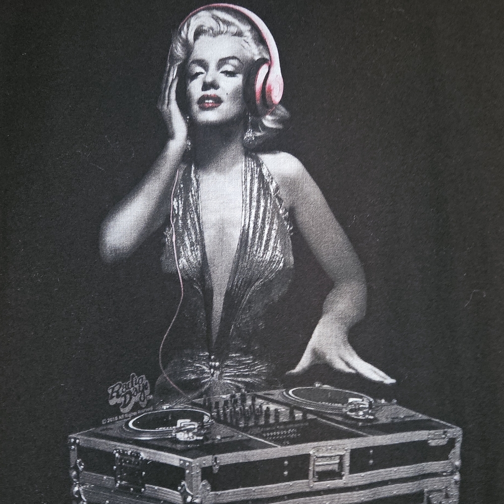 Marilyn Monroe Music DJ T-shirt New